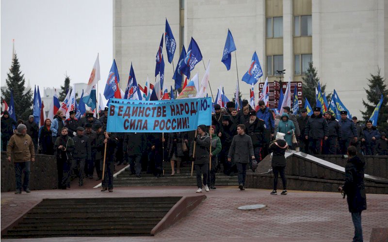 4 ноября последние новости. День народного единства 2004. 4 Ноября Единая Россия. Межрелигиозный совет России 2004 год 4 ноября. Праздник 4 ноября в России 2011.