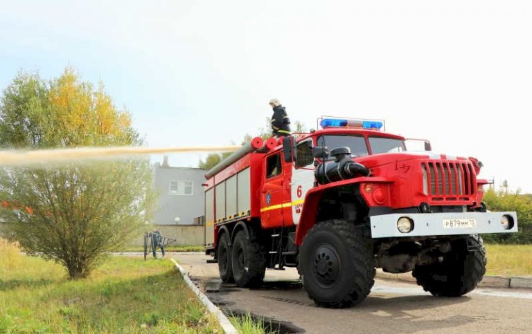 Сколько снарядов установлено на 100 метровой полосе с препятствиями в пожарно спасательном спорте