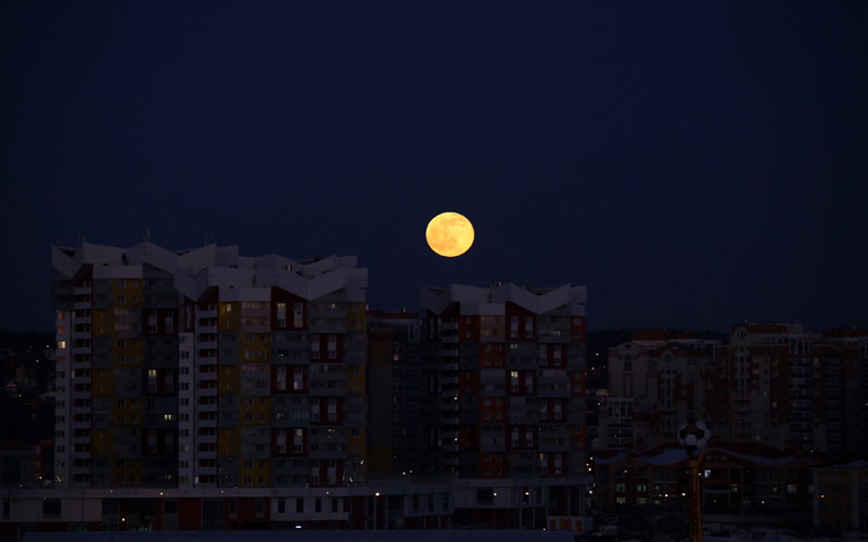 Луна в ростове. Суперлуние. Суперлуние в июле. Москва Луна суперлуние. Суперлуние июль 2022.