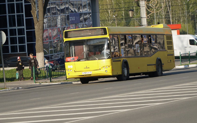 1 автобус саранск маршрут. Автобус в городе. Автобусы Саранск. 17 Автобус Саранск. В Саранске зеленый автобус.