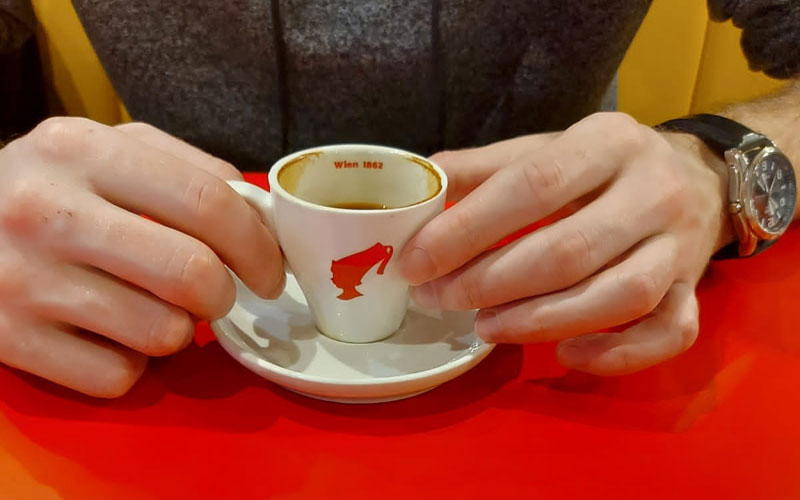 12 мифов про грудное вскармливание: правда про кофе, вино, лекарства и не только